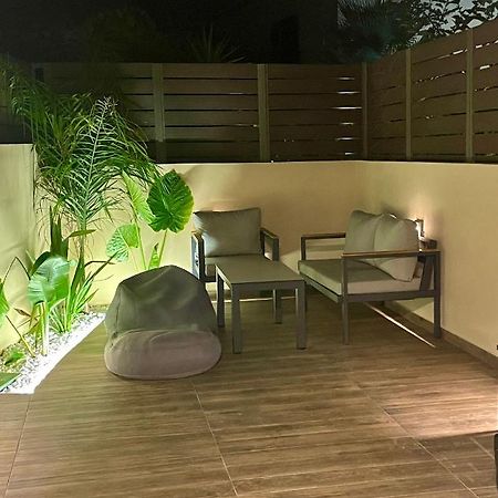 Haris White Apartment Roussospition Exterior photo